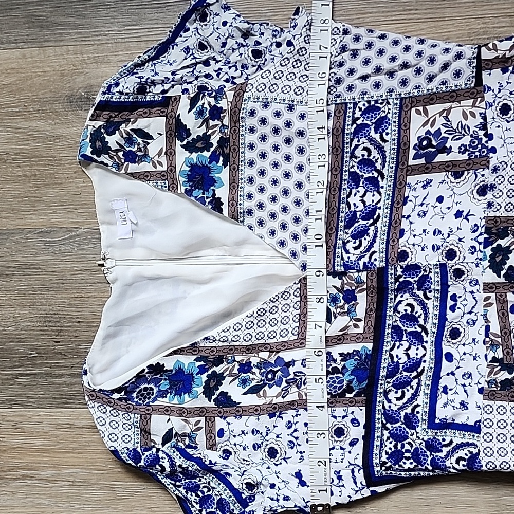 Elegant Blue and White Patterned Dress - Picture 5 of 13